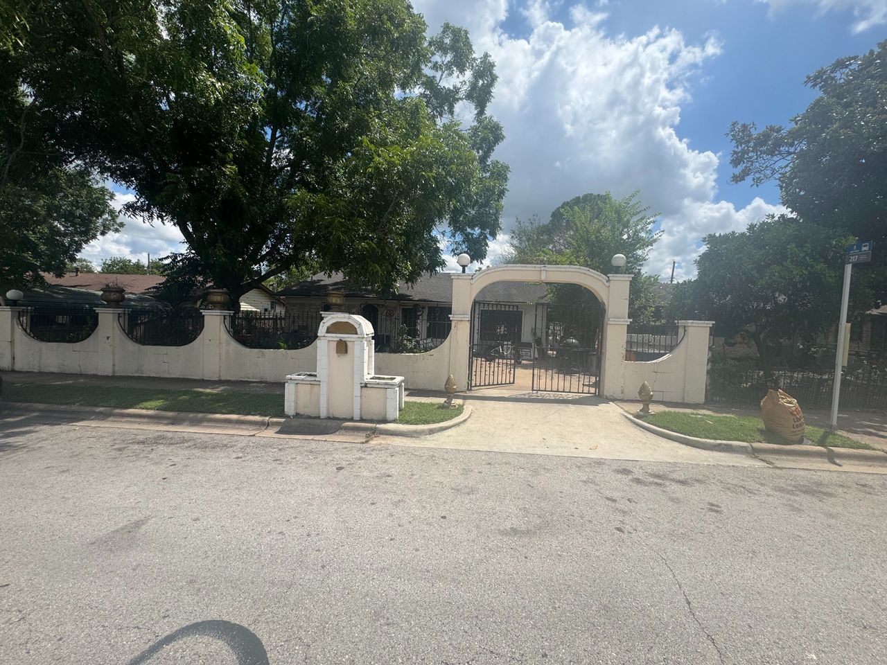 Main property photo