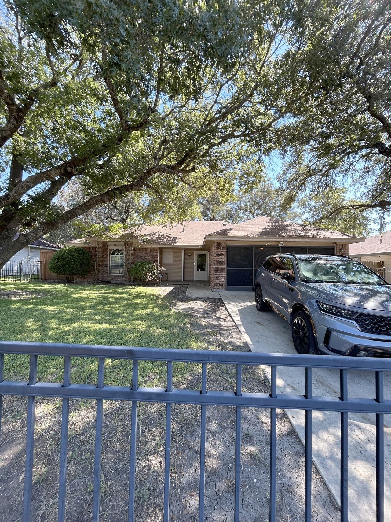 Main property photo